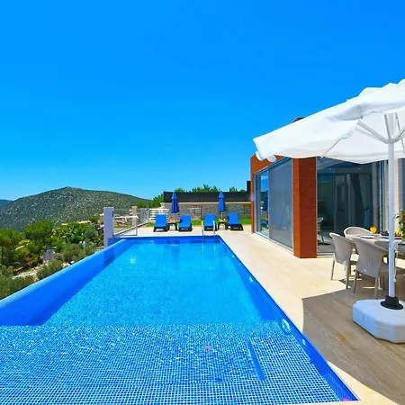 Sleeps 4 Pool Air Con Wifi וילה קלקן