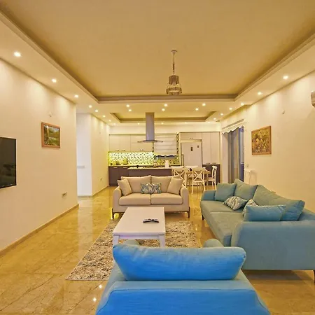 Sleeps 4 Pool Air Con Wifi קלקן
