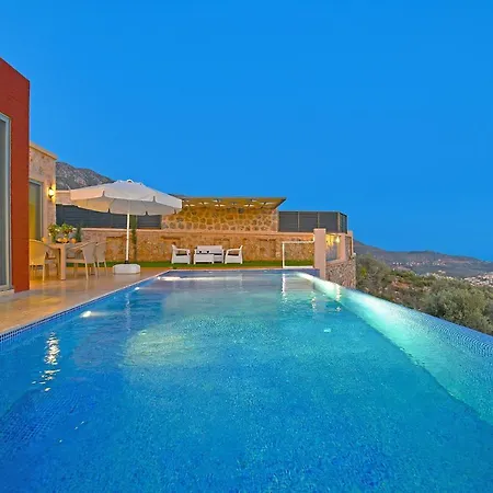 Sleeps 4 Pool Air Con Wifi וילה