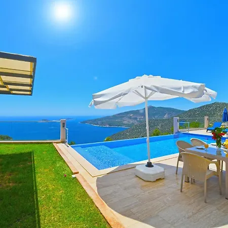 Sleeps 4 Pool Air Con Wifi קלקן