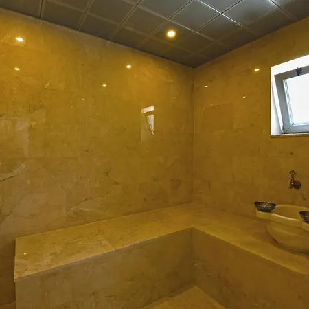Sleeps 4 Pool Air Con Wifi וילה קלקן