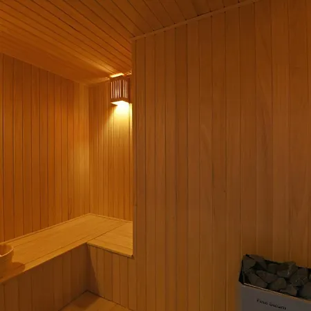 Sleeps 4 Pool Air Con Wifi
