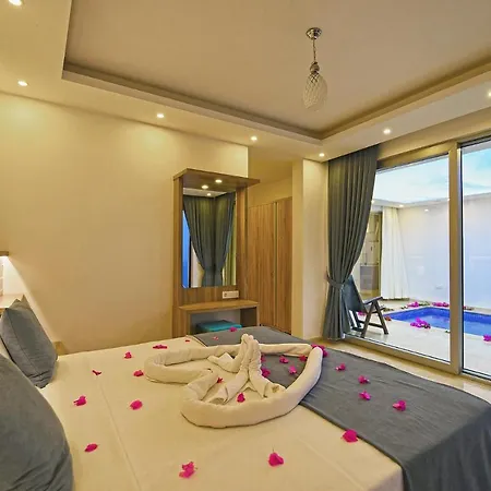 Sleeps 4 Pool Air Con Wifi * קלקן