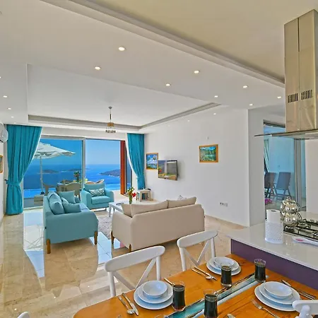 Sleeps 4 Pool Air Con Wifi קלקן
